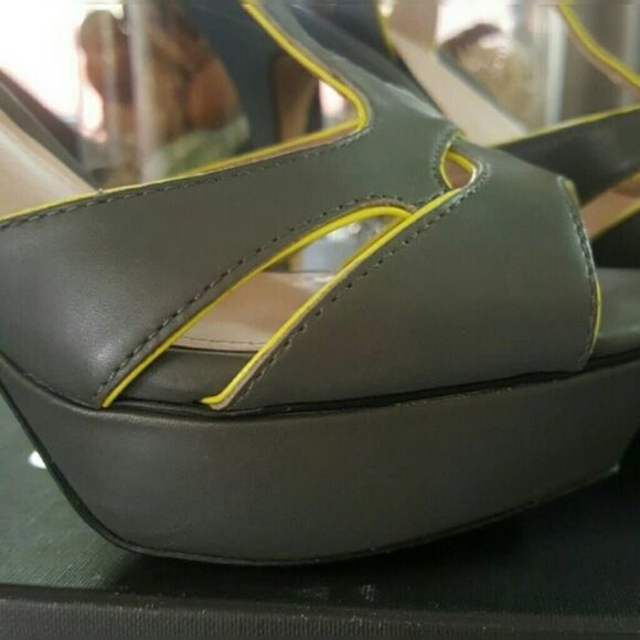 Vince Camuto Trinna Platform T-Strap Heels size 5.5 - Picture 3 of 5